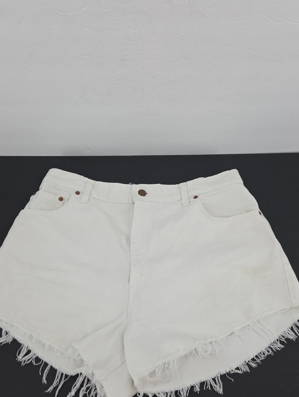 Levi's White Frayed-Hem Denim Shorts